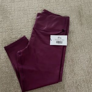 NWT 12 Lipgloss Metallic Plus Light n Tight Capri